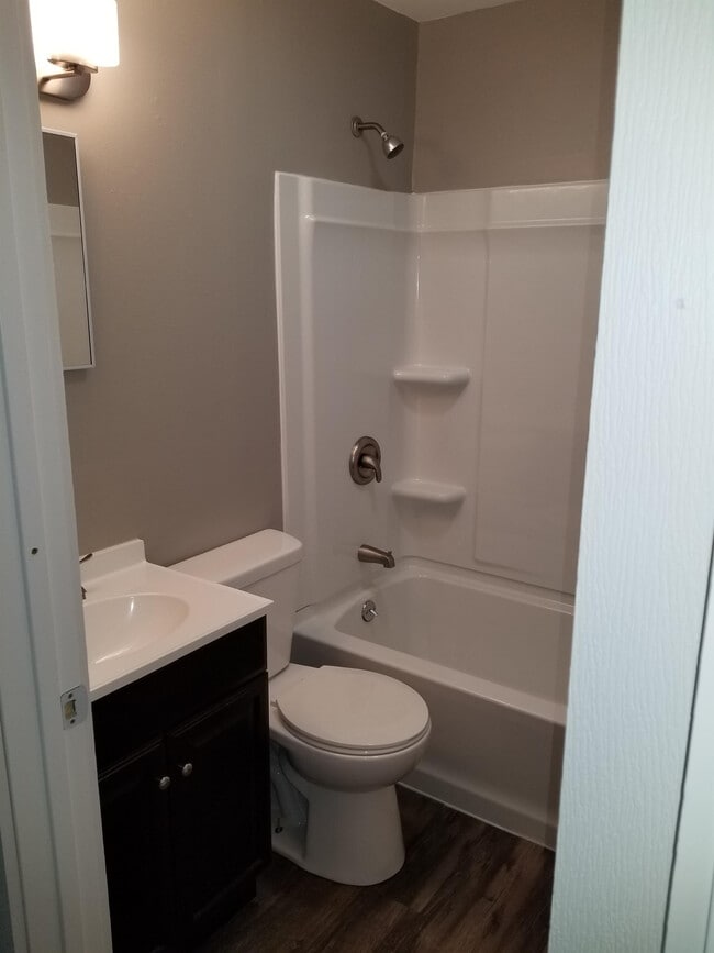 Building Photo - 1930 Des Moines St