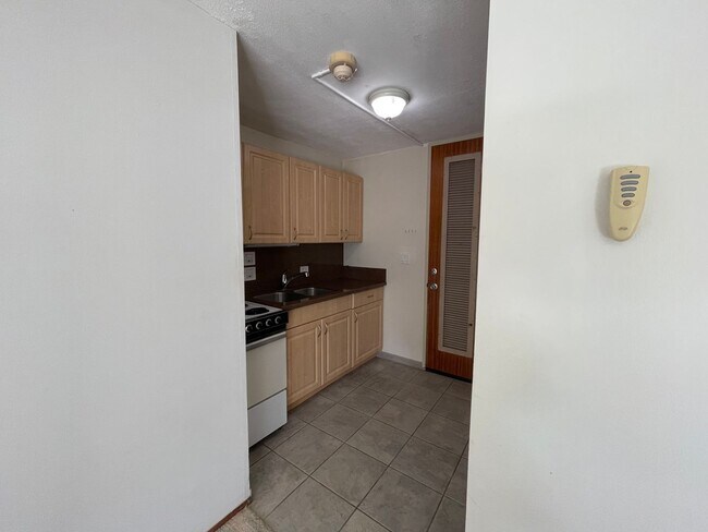 Building Photo - 1511 Nuuanu Ave