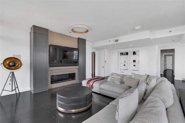 Building Photo - 2233 Peachtree Rd NE