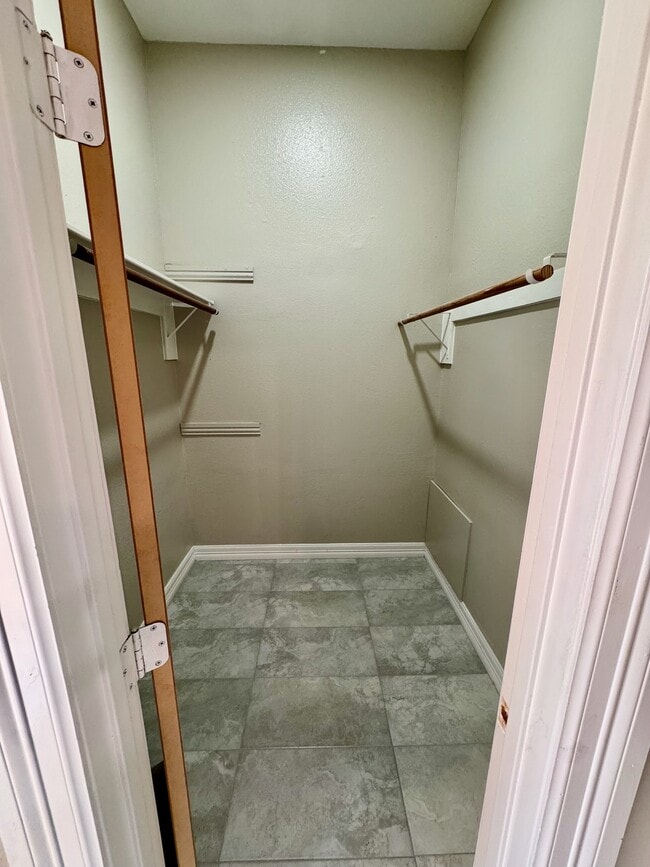 Building Photo - 4415 Tulip Ln