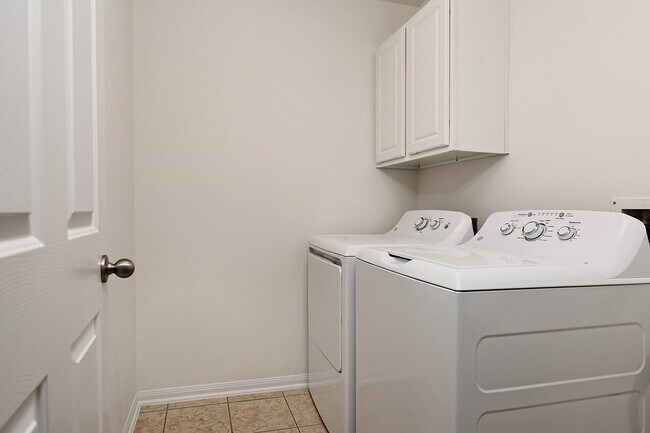 Building Photo - 54 Galway Pl