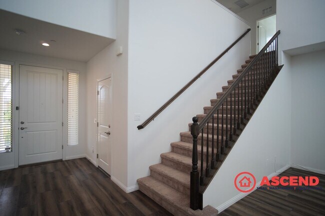 Building Photo - Beautiful 4-Bedroom Located In Highgate Co...