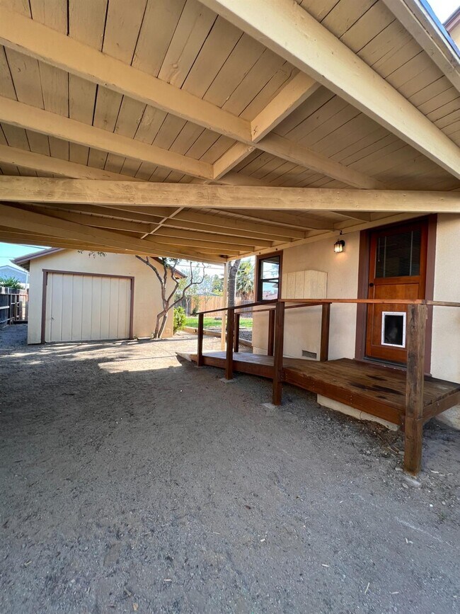 Building Photo - 3402 E Weldon Ave