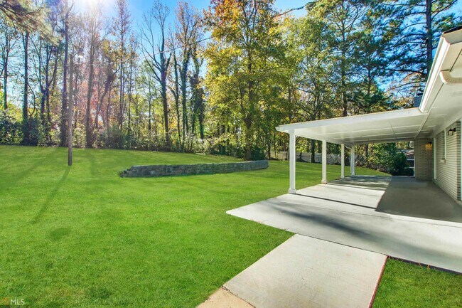 Building Photo - 3661 Collins Dr
