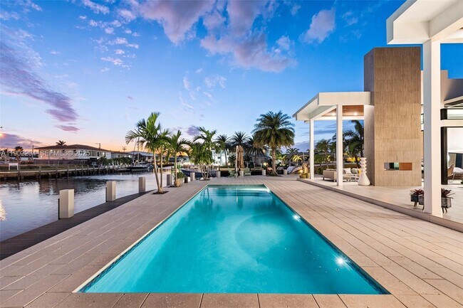 Building Photo - 3701 NE 26th Ave