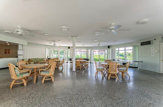 Building Photo - 4550 Overlook Dr NE