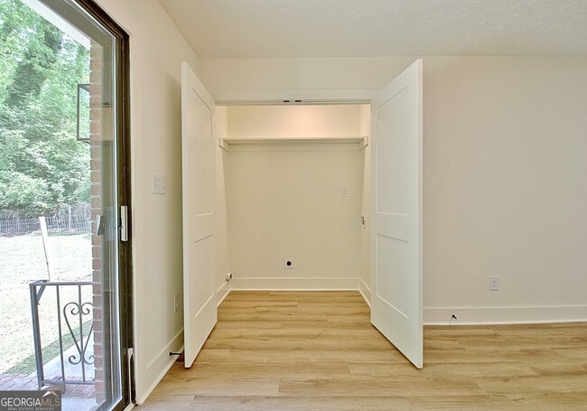 Building Photo - 105 Rose Ct