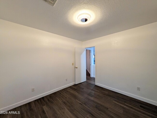 Building Photo - 2404 W Roeser Rd