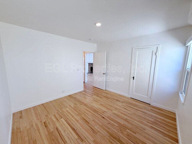 Building Photo - 4239 W 64th St