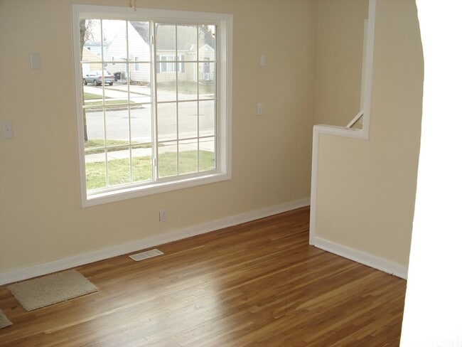 Building Photo - Three Bedroom One Bath Home Available May 10th