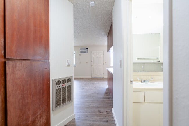 Building Photo - 1220 Fairview Dr