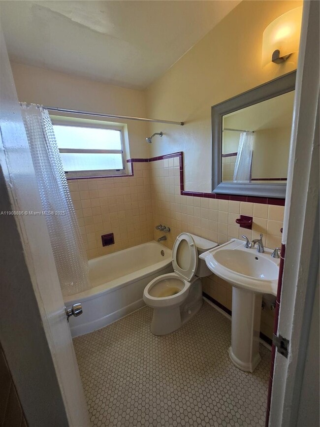 Building Photo - 8024 Harding Ave