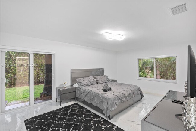 Building Photo - 1247 Jackson St