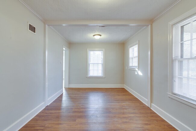 Building Photo - 950 Parkhaven Ln