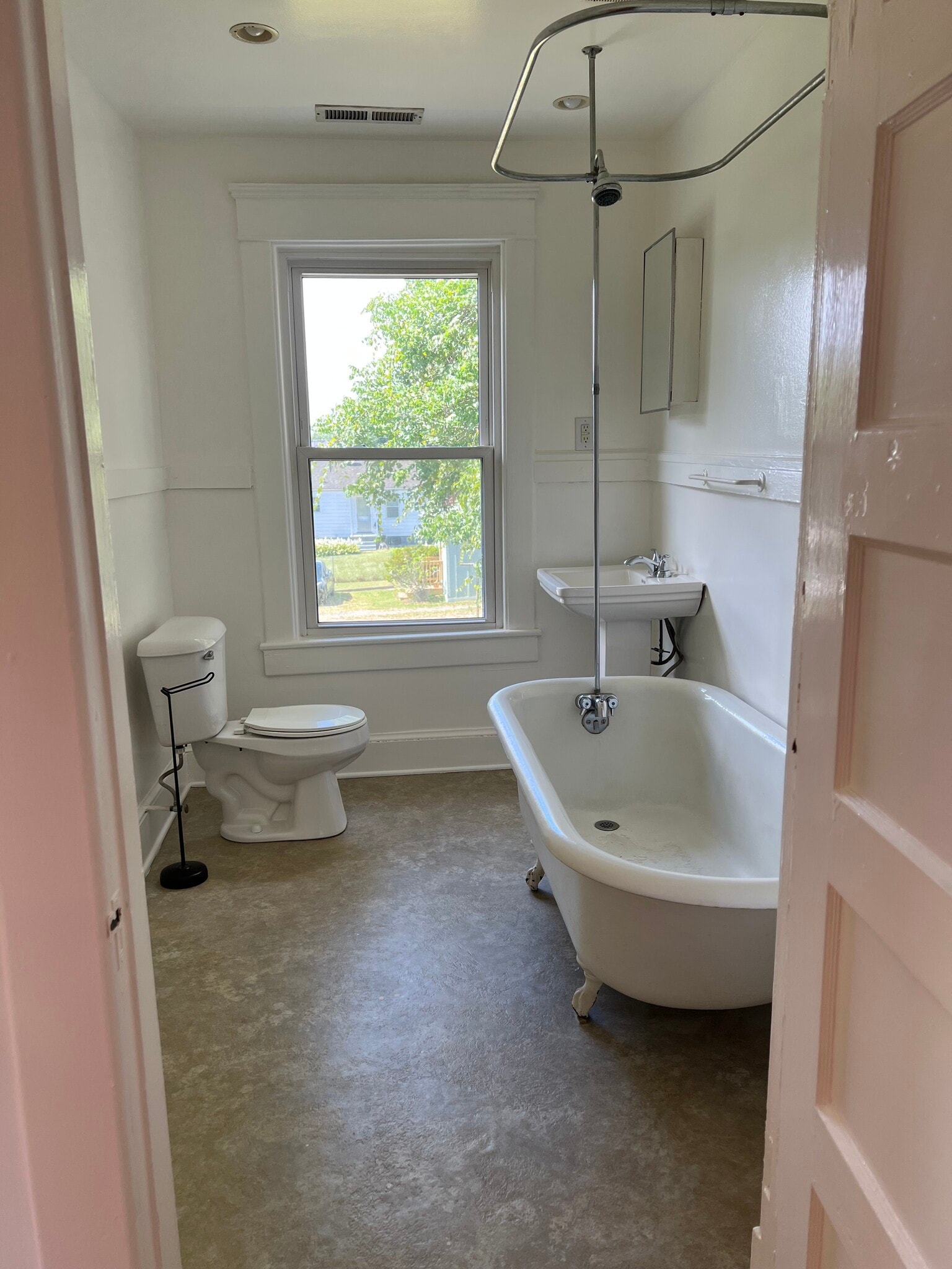 Bathroom - 704 Blenheim Ave