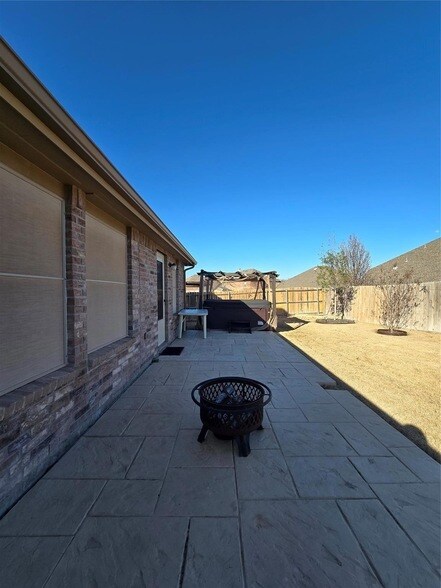 Building Photo - 530 Blue Sage