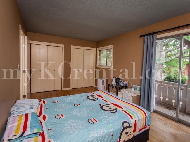 Building Photo - 9619 Outlook Dr