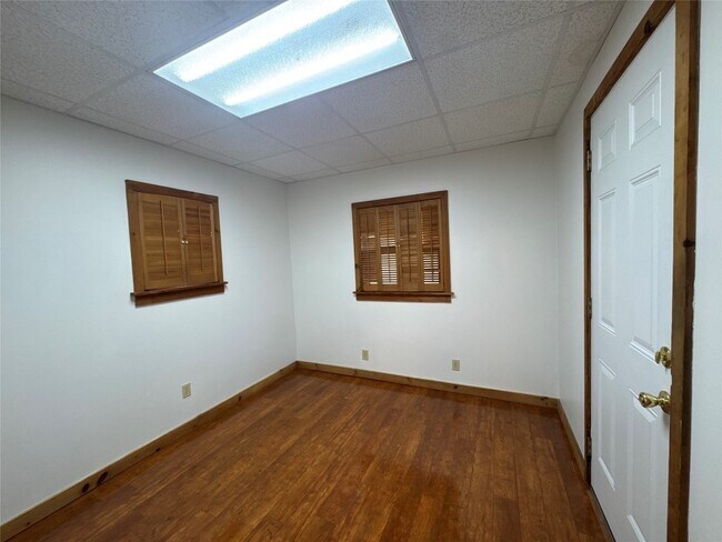 Building Photo - 27 Schubert St