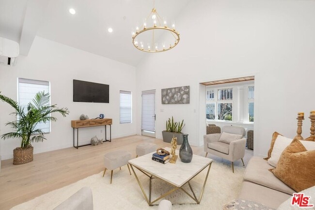 Building Photo - 157 Hart Ave