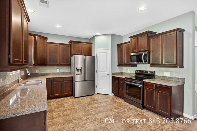 Building Photo - 165 Weeping Cypress Dr
