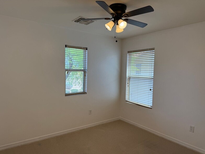 Building Photo - 281 W Paseo Celestial