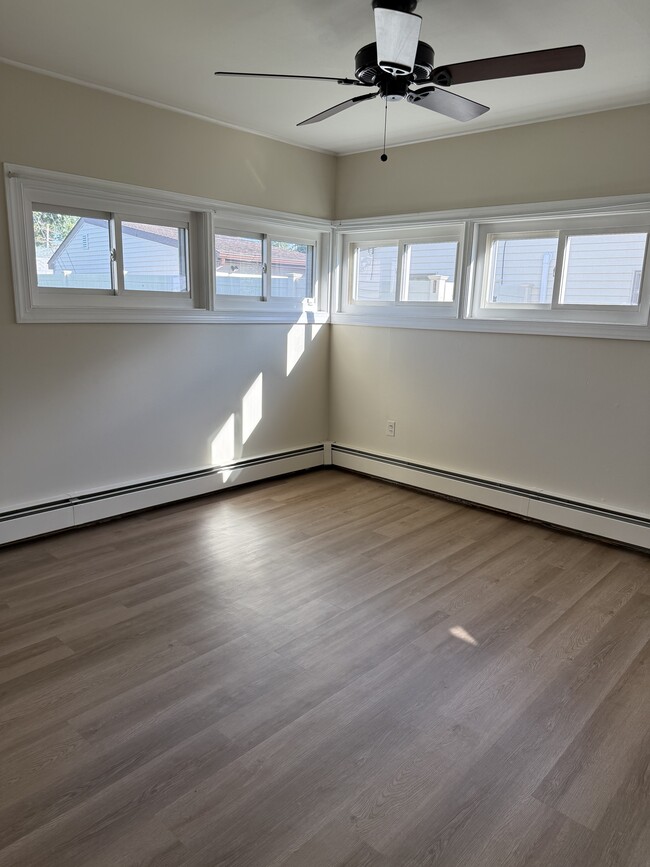Building Photo - 50 Schoolhouse Ln