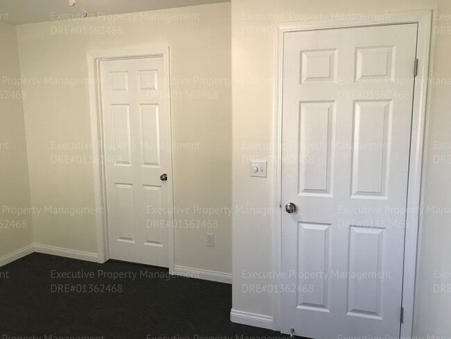 Building Photo - Bluehorse Townhomes