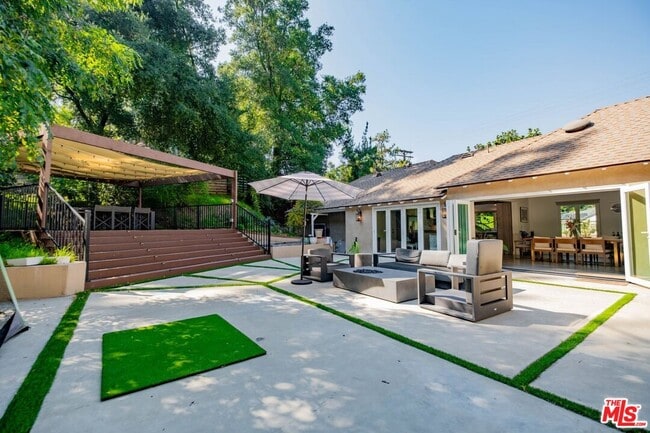 Building Photo - 2760 E Glenoaks Blvd