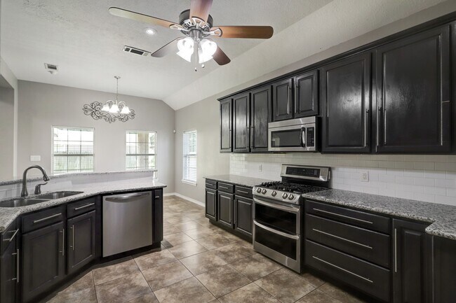 Building Photo - 2707 Lake Breeze Ln