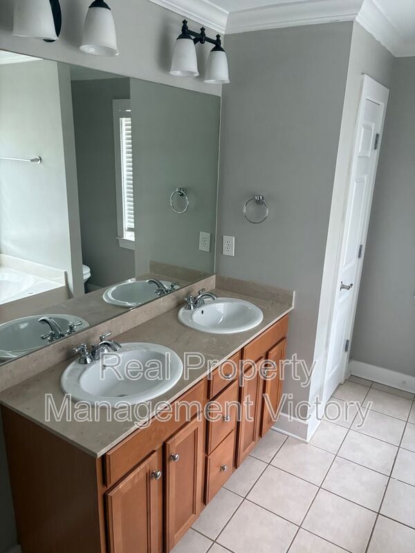 Building Photo - 4596 Gibson Dr