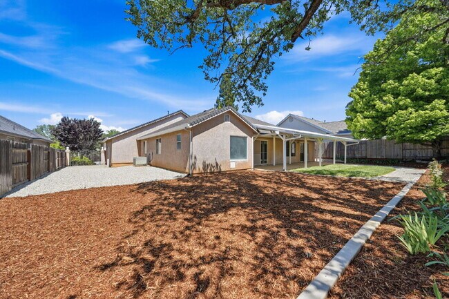 Building Photo - Executive Rental in Gold Hills