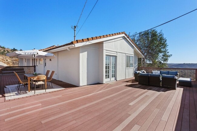 Building Photo - 3 Bedroom House with View in Poway