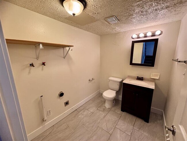 Building Photo - 1083 N 150 W