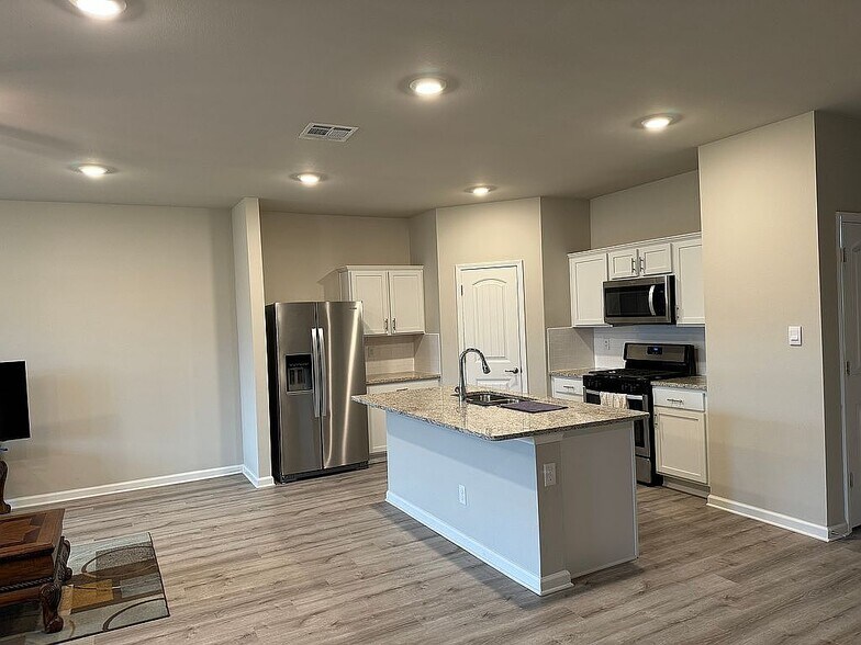 Building Photo - 5579 Grand Springs Rd