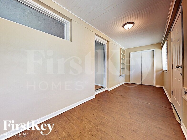 Building Photo - 615 Clement St