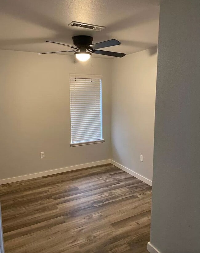 Building Photo - 3BD / 2.5BA Completely Remodeled Townhome W/ Garage, Minutes From UofA Campus