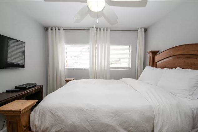 Bedroom 2 - 423 S Rexford Dr