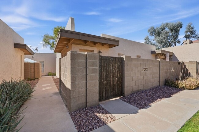 Building Photo - REMODELED! One Bedroom/One Bath in Historic Downtown Mesa