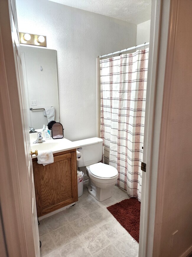 Building Photo - 565 N 300 E