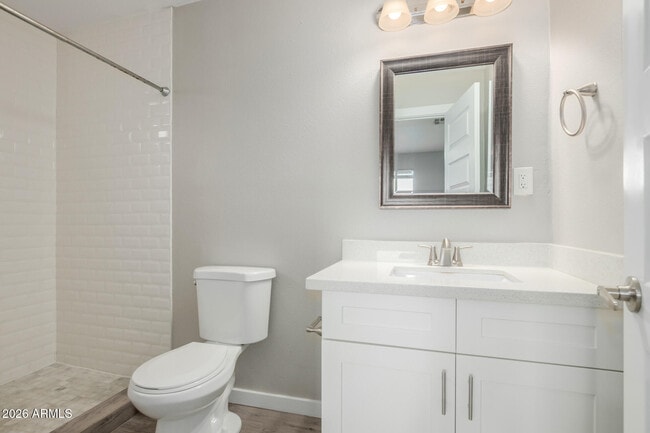 Building Photo - 1208 W 6th St