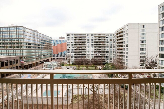 Building Photo - 2111 Richmond Hwy