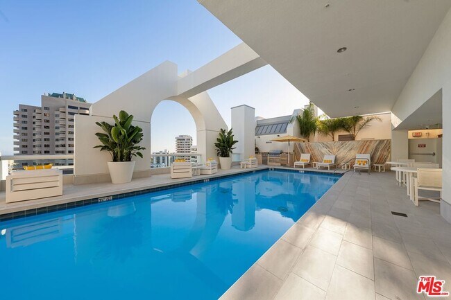 Building Photo - 10520 Wilshire Blvd