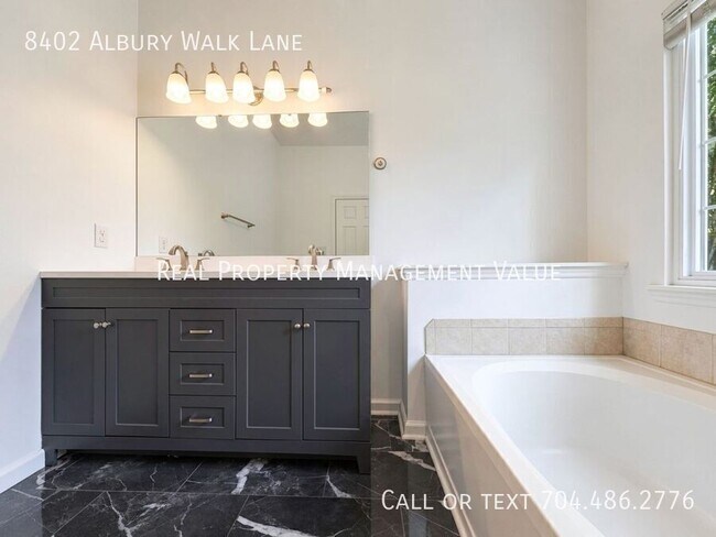 Building Photo - 8402 Albury Walk Ln