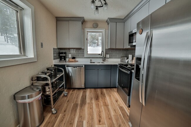 Building Photo - Cabin on Peak 7! 2bed plus loft!  Hot tub!