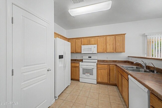 Building Photo - 8777 W Dahlia Dr