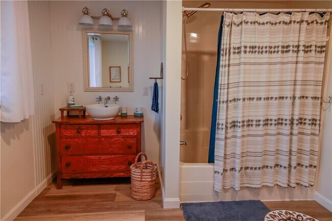 Building Photo - 46 W Shore Dr