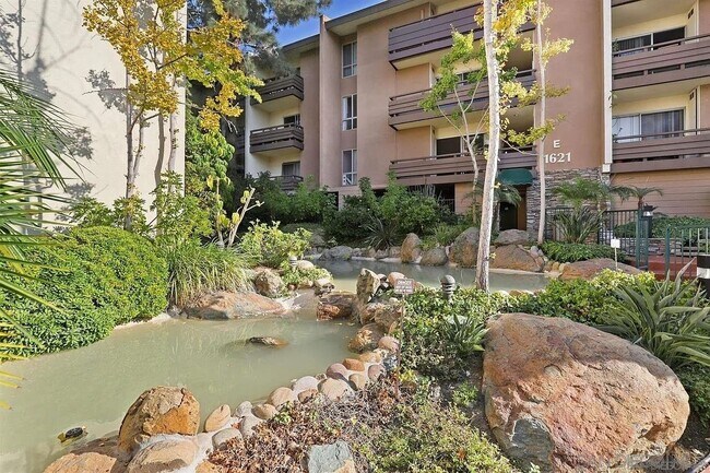 Building Photo - 1625 Hotel Cir S