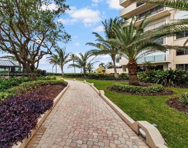 Building Photo - 5000 N Ocean Blvd