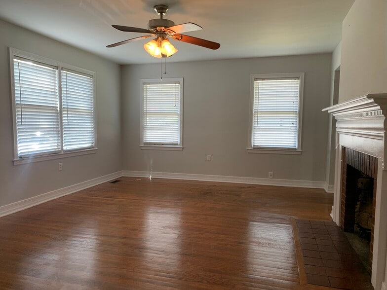Living Room - 111 Cannon Dr