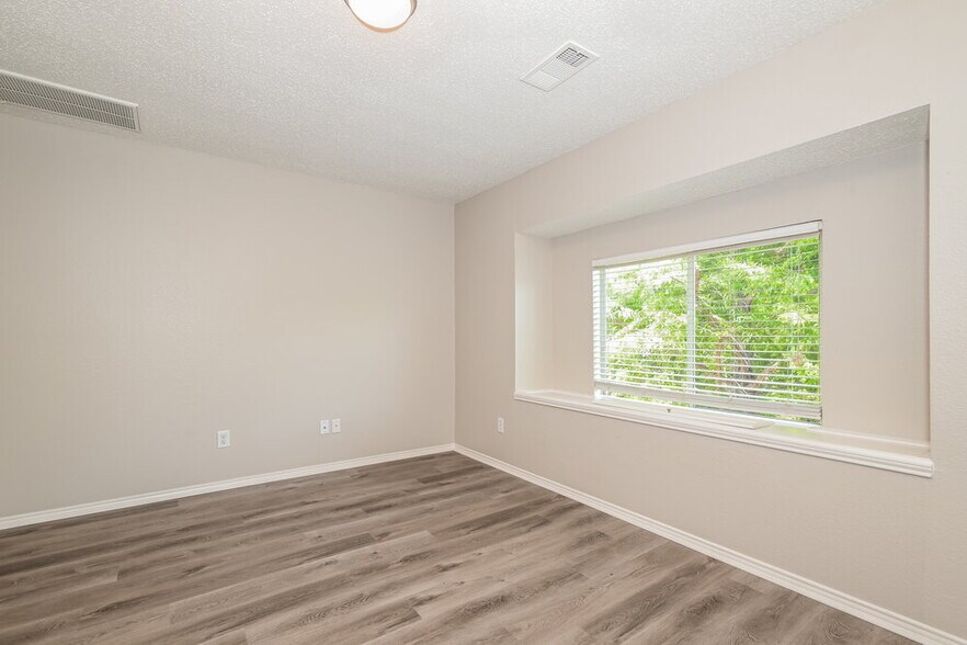 Building Photo - 5717 San Marino Dr
